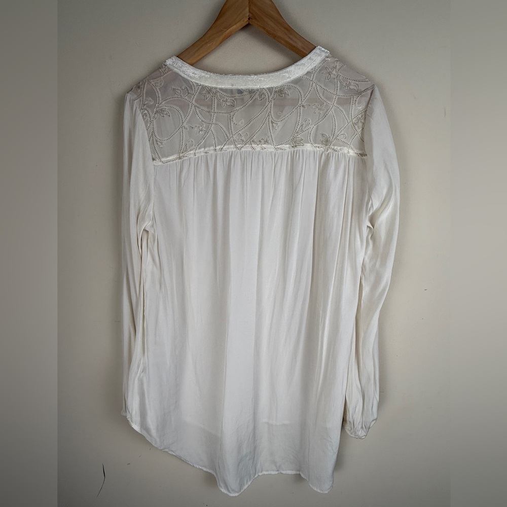 Democracy Women's Ivory Silky LS SUPER SOFT Velvet Burnout Lace Blouse Medium